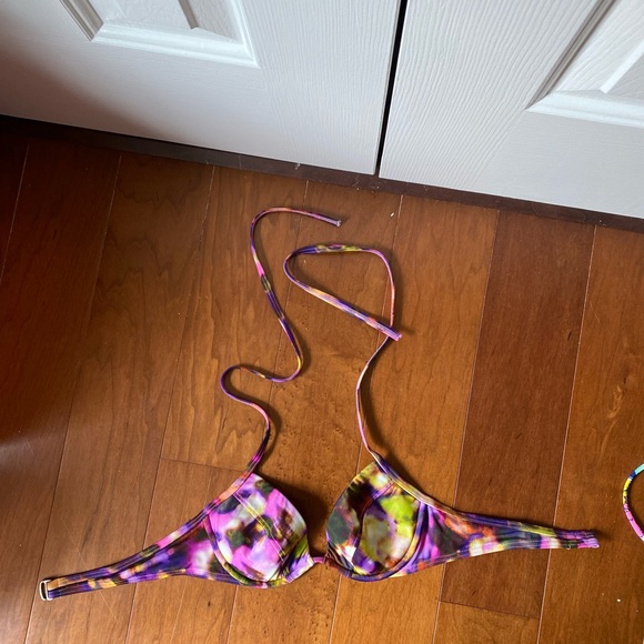 Victoria’s Secret bikinis tops 32B and bottom XS - Picture 3 of 12